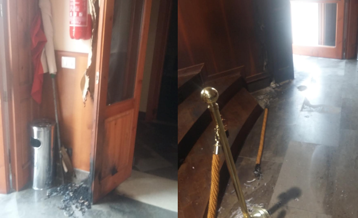 Raid vandalico nell’aula del Consiglio comunale di Vittoria. Il presidente Nicosia: “Grave attacco alle istituzioni cittadine”