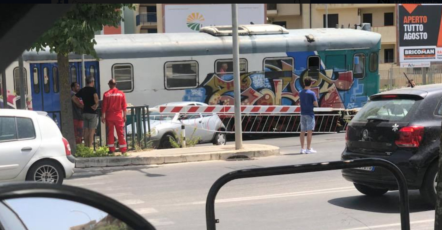 Tragedia sfiorata a Ragusa, Auto rischia di essere travolta da treno. In via Paestum