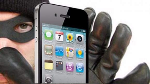 I carabinieri localizzano  a casa di due fratelli modicani un iphone rubato. Denunciati per ricettazione