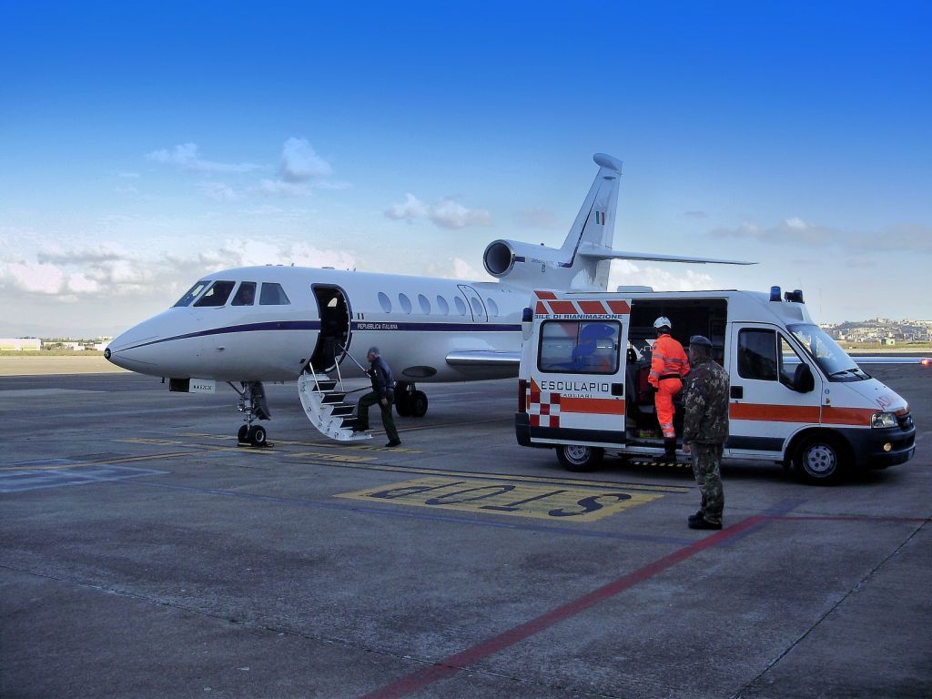 Dalla Sicilia a Firenze  aereo militare per salvare una bambina di 13 anni