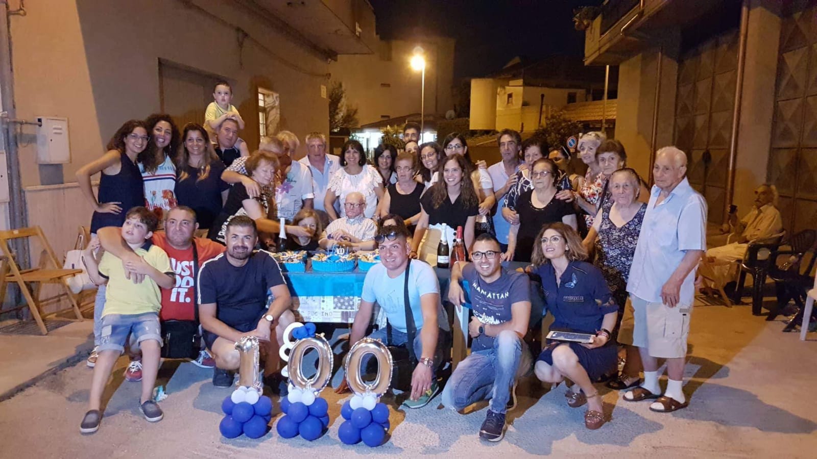 Compie 100 anni e l’intero quartiere lo festeggia. A Vittoria