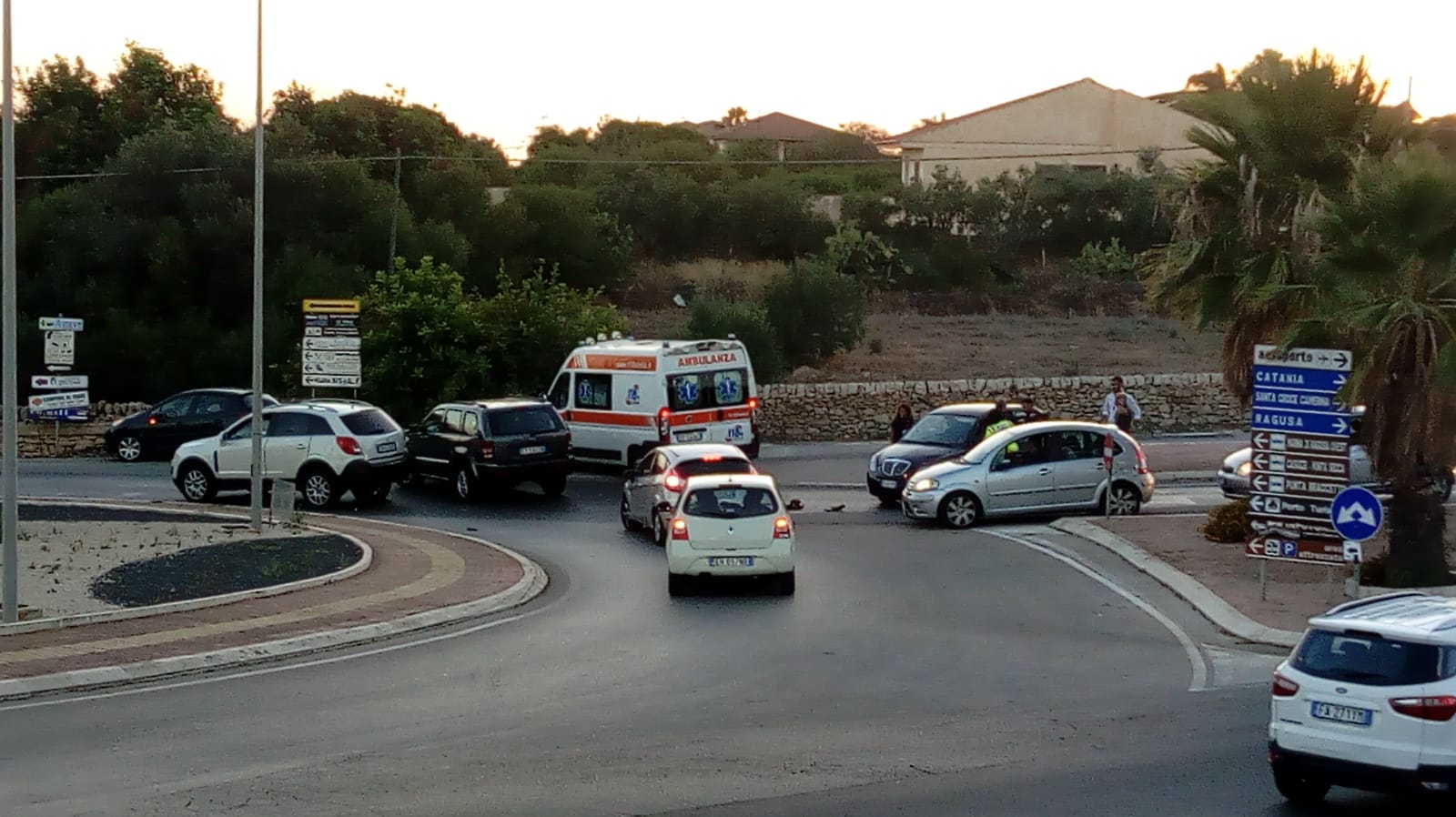 Incidente stradale nel tardo pomeriggio a Marina di Ragusa. Ferita una donna