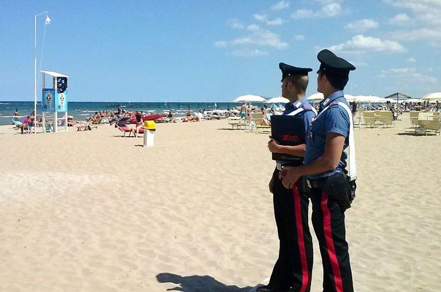 Ruba borsa in spiaggia a Sampieri. Arrestato dai carabinieri