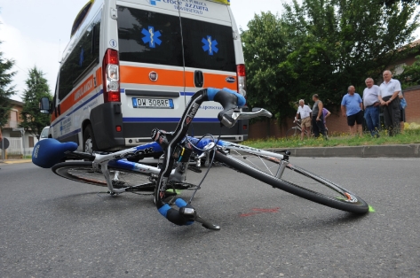 Investe ciclista e fugge. La polizia locale di Modica indaga e lo individua. Denunciato per omissione di soccorso