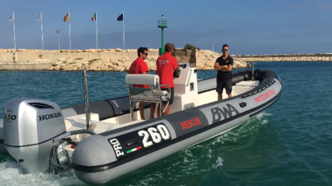 Due bambini hanno rischiato di annegare a Marina di Ragusa. Salvati dai bagnini del Comune