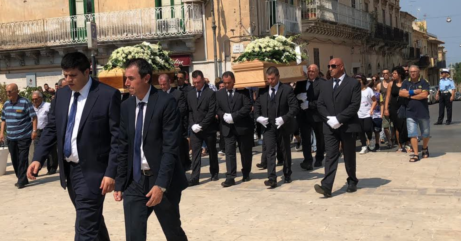 L’ultimo saluto a Francesco Arrabito e Mirko Sokmani. Dolore a Santa Croce Camerina