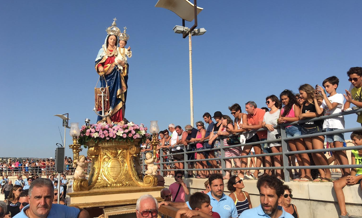 A Marina inizia la festa della Madonna di Portosalvo. Ecco il programma dettagliato per seguire la processione in mare