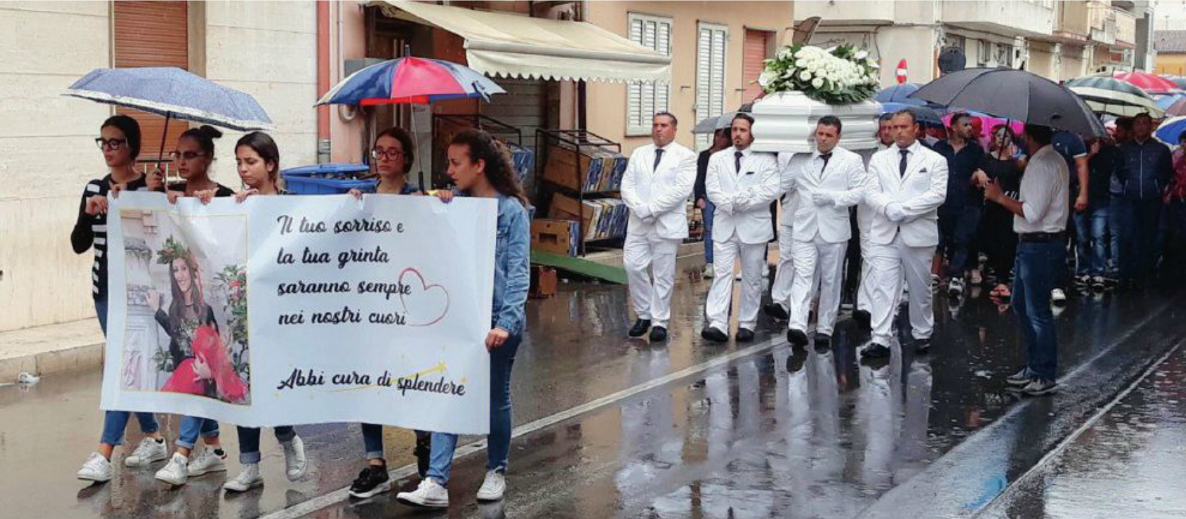 La tristezza dopo i funerali di Greta. Il suo sorriso spento per sempre. Il cordoglio sui social. Il cugino: “Il cielo ha un angelo in più”