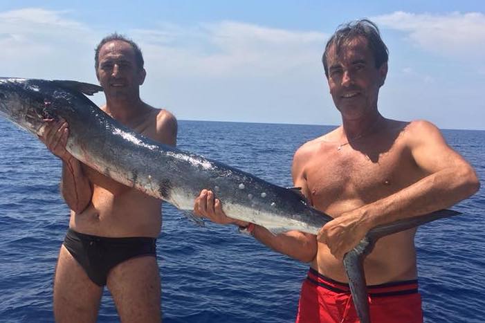 Il Ferragosto dei politici siciliani, tra ritorno alle origini, viaggi e pesca in alto mare