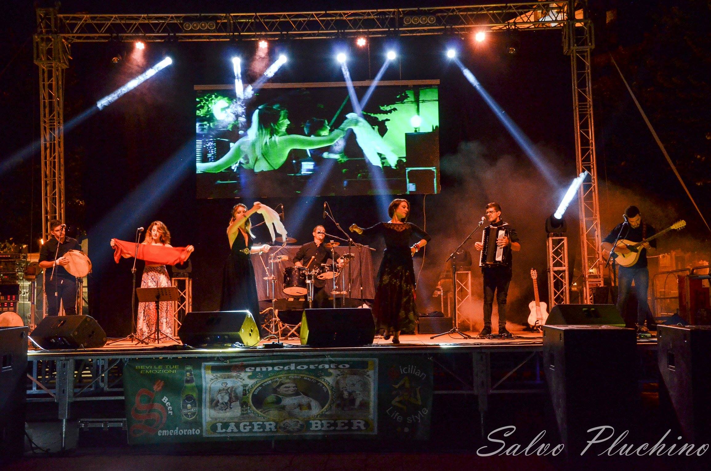 La Sicilia balla le musiche del Salento. A Scicli in 15 mila nel centro storico per il Taranta Sicily Fest