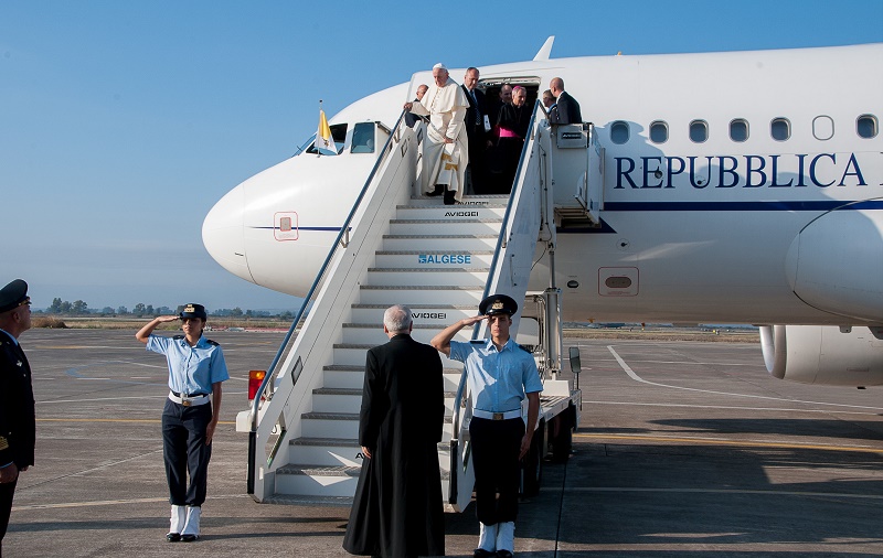 In ESCLUSIVA le foto dell’arrivo del Papa  sabato scorso all’aeroporto militare di Sigonella in Sicilia