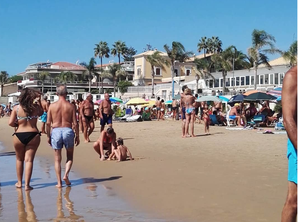 Il lunedì a Marina di Ragusa. L’estate non è finita. Almeno per oggi