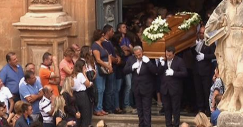 Dolore e commozione ai funerali del giovane Jacopo Palazzolo ucciso da un vitello