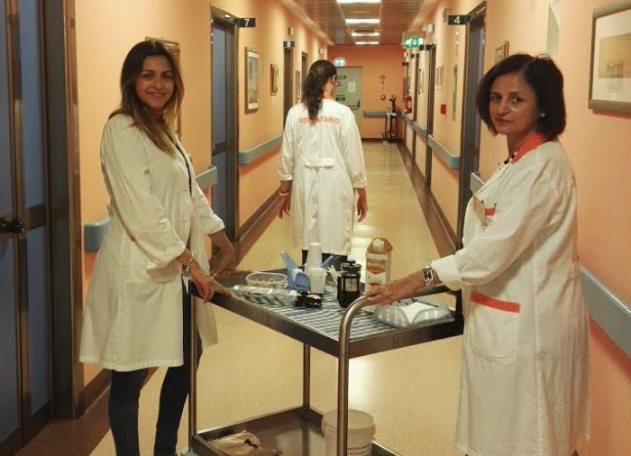 Mariuccia Pipitonella regala spettacolo per i pazienti dell’Hospice di Modica. Questo venerdì