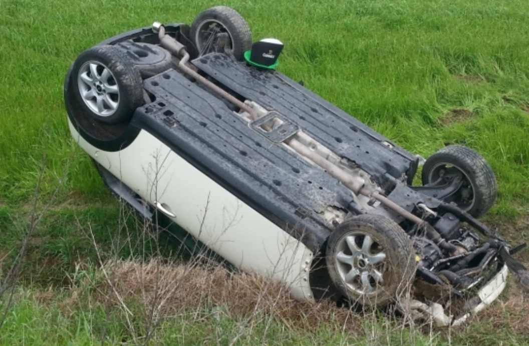A Scicli auto si capovolge, ferito un bambino