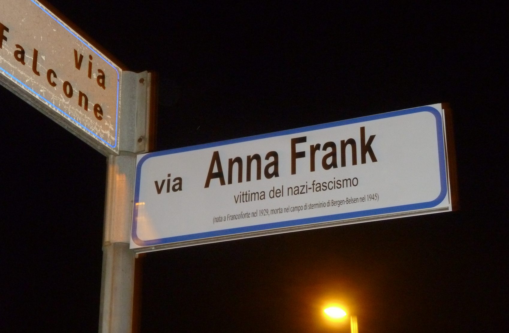 A Ragusa cancellata via Almirante. Adesso è via Anna Frank…
