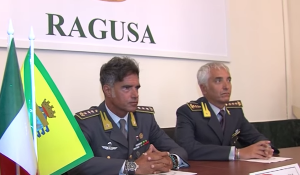 Cambio alla Guardia di Finanza, saluti da Solombrino e benvenuto a Salerno