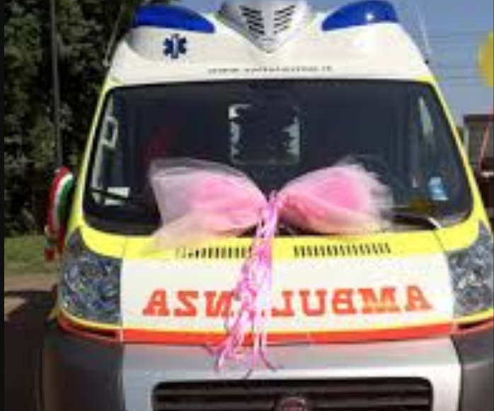 Parto in ambulanza. Tra Ragusa e Santa Croce nasce neonata di quasi 4 kg