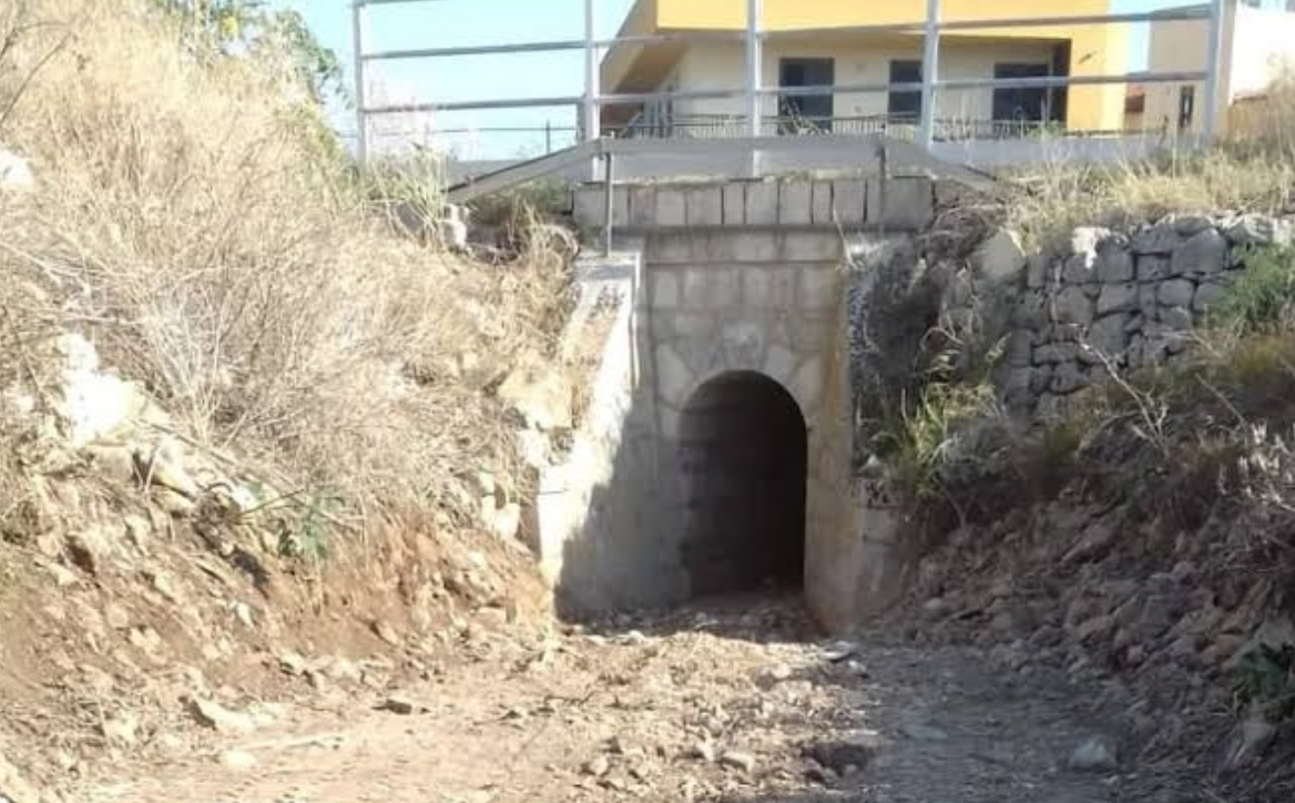 Pulizia dei canaloni a Pozzallo in vista della stagione delle piogge