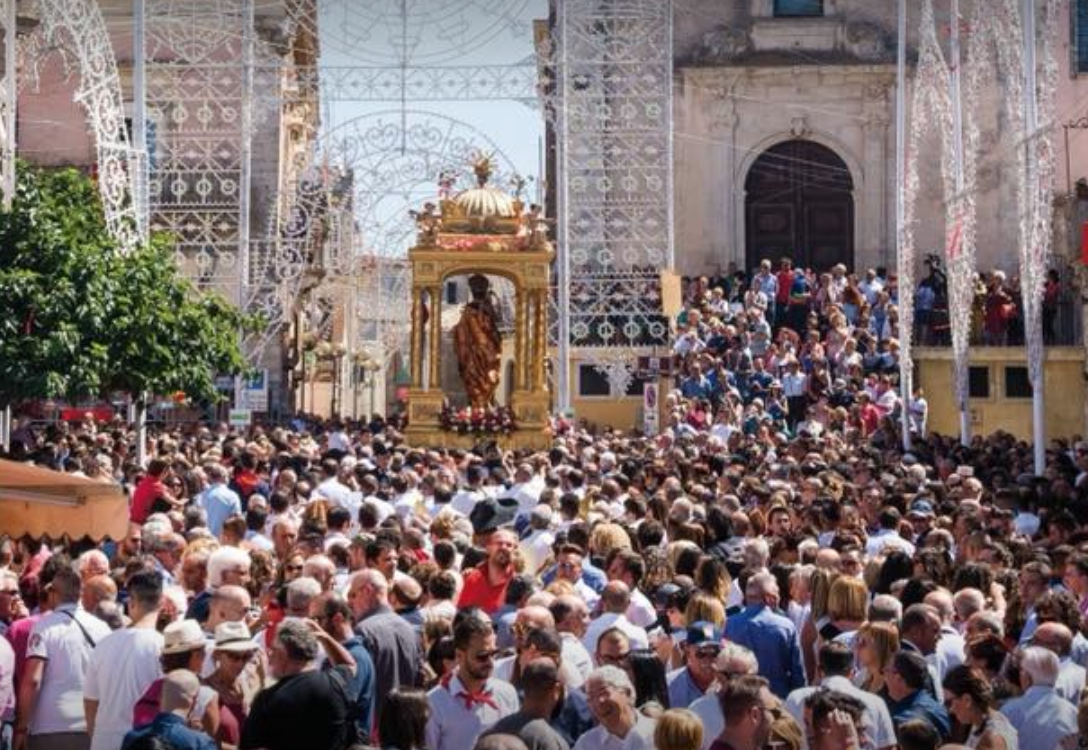 A Monterosso Almo mille colori per la festa di San Giovanni