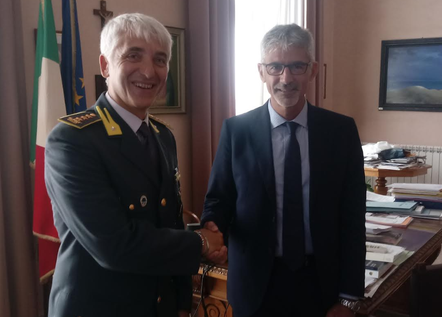 Il neo comandante della Finanza, Salerno, in visita dal sindaco Cassì