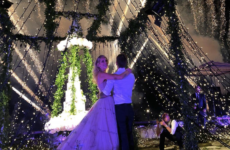 Una cascata di stelle, ravioli ragusani e un luna park intero: ecco il “crazy” matrimonio dei TheFerragnez. FOTO E VIDEO