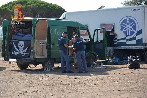 Rave party nelle campagne di Ragusa 83 persone denunciate. VIDEO