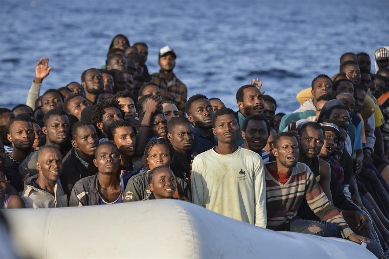 60 migranti in arrivo a Pozzallo. Bloccati al largo di Crotone forse saranno trasferiti a Ragusa