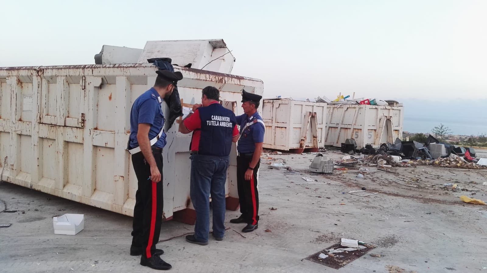 Maxi sequestro a Scicli. Individuata dai carabinieri area stoccaggio rifiuti abusiva