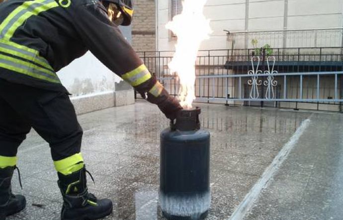 Ortigia: tenta di far saltare in aria la famiglia aprendo la bombola del gas. Arrestato per strage