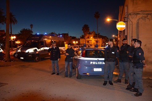 Controlli straordinari interforze eseguiti a Vittoria, in Piazza Daniele Manin