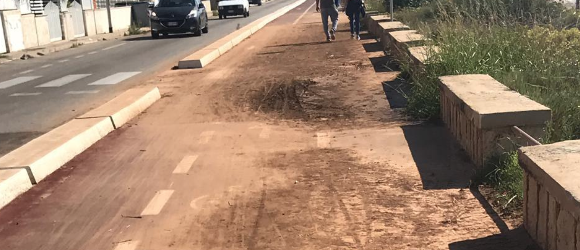 Se questa è una pista ciclabile. A Marina parte dell’area ricoperta di fango e detriti
