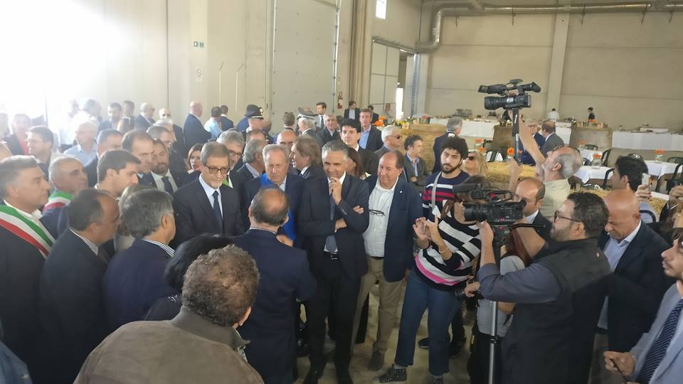 Inaugurato (nuovamente) l’impianto di compostaggio dei rifiuti. La parte organica potrà essere avviata a trasformazione più facilmente. Sono passati 10 anni. Legambiente propone estensione del servizio a tutti i Comuni iblei