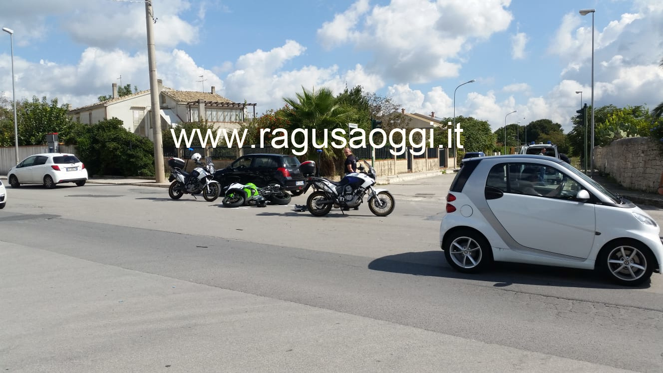 Incidente all’altezza della Clinica del Mediterraneo con ambulanze e vigili sul posto