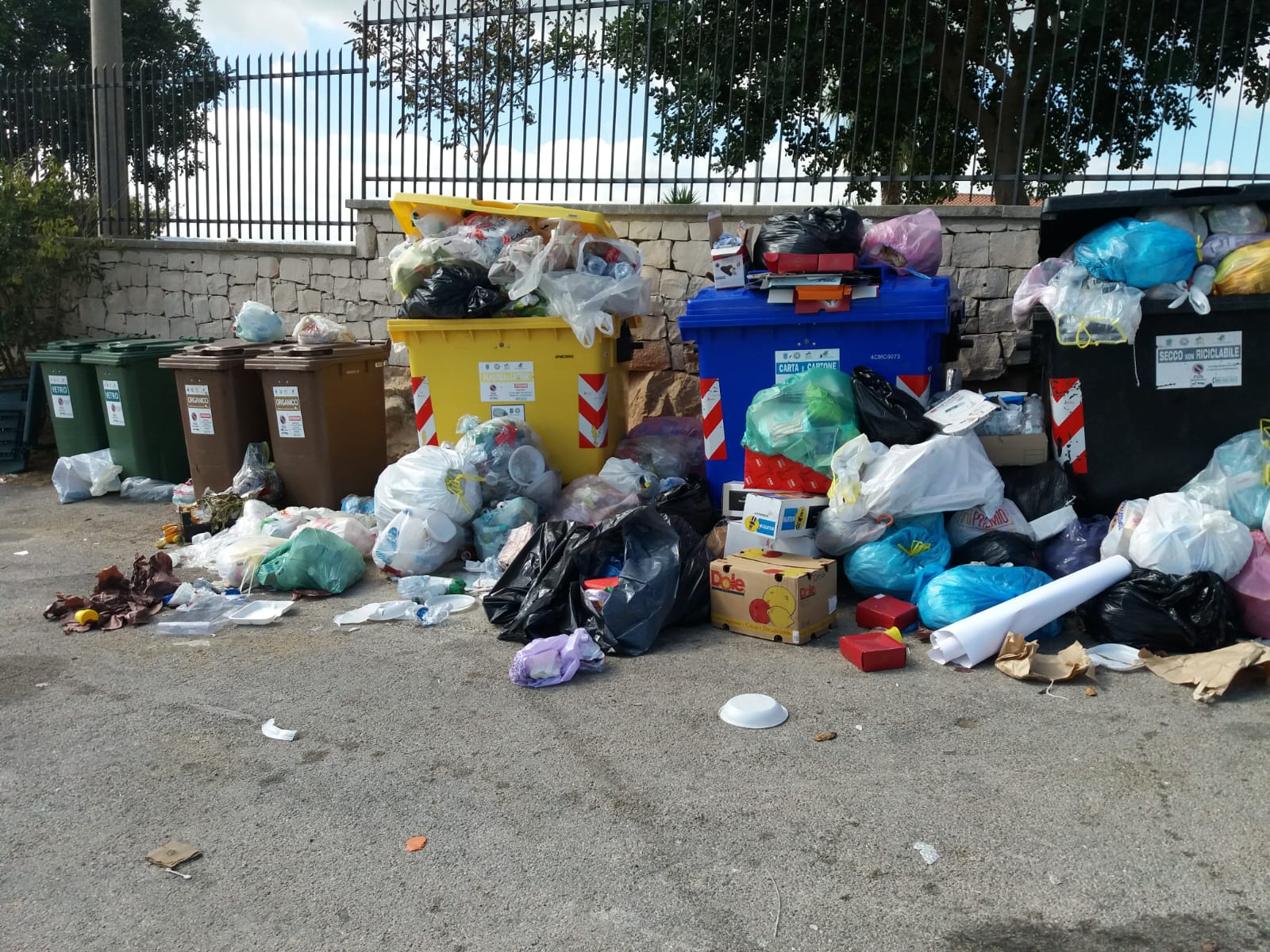 Raccolta differenziata a Modica: “la città non è mai stata così sporca”. Da Forza Italia il monito a risolvere