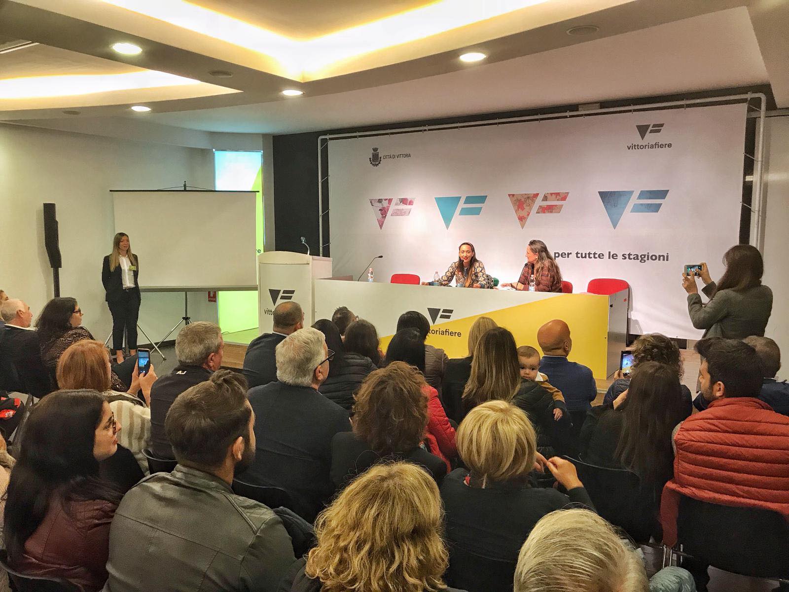 Presentato libro di Chiara Francini alla Campionaria di Vittoria