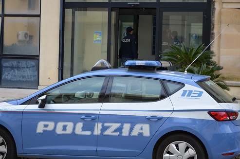 Aveva rubato nella notte dei telefonini in un negozio a Ragusa. Individuato dalla polizia