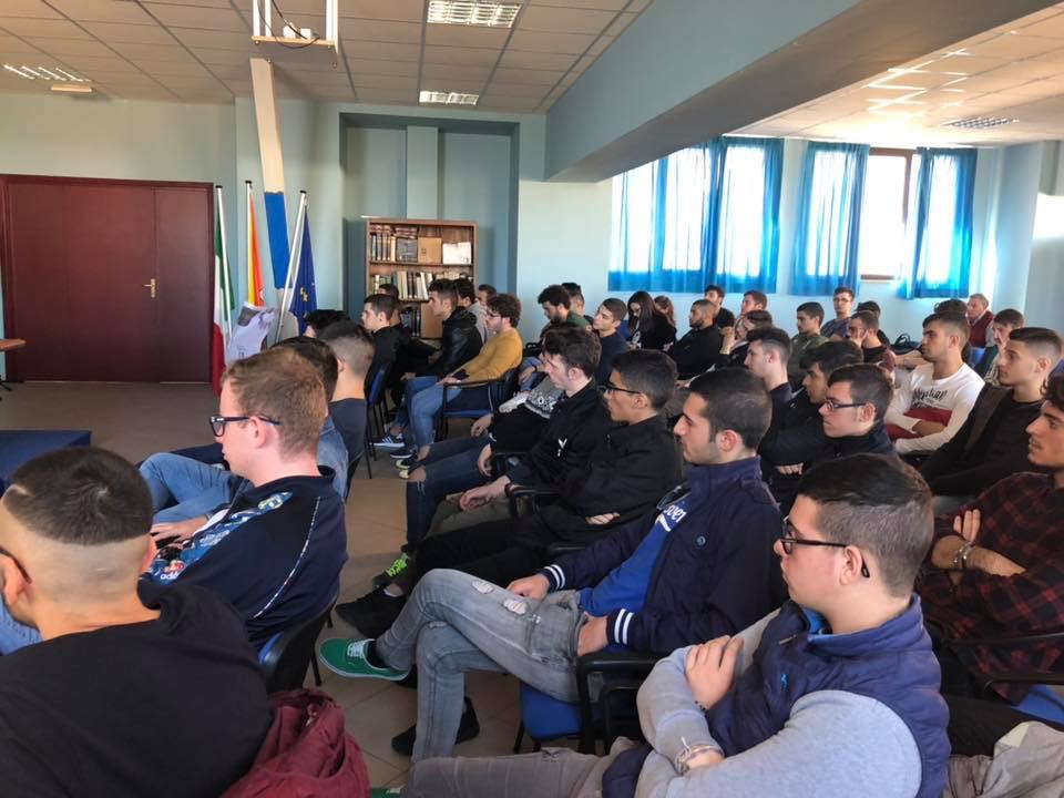 I giovani alunni del “Nautico” di Pozzallo incontrano “l’esperienza”
