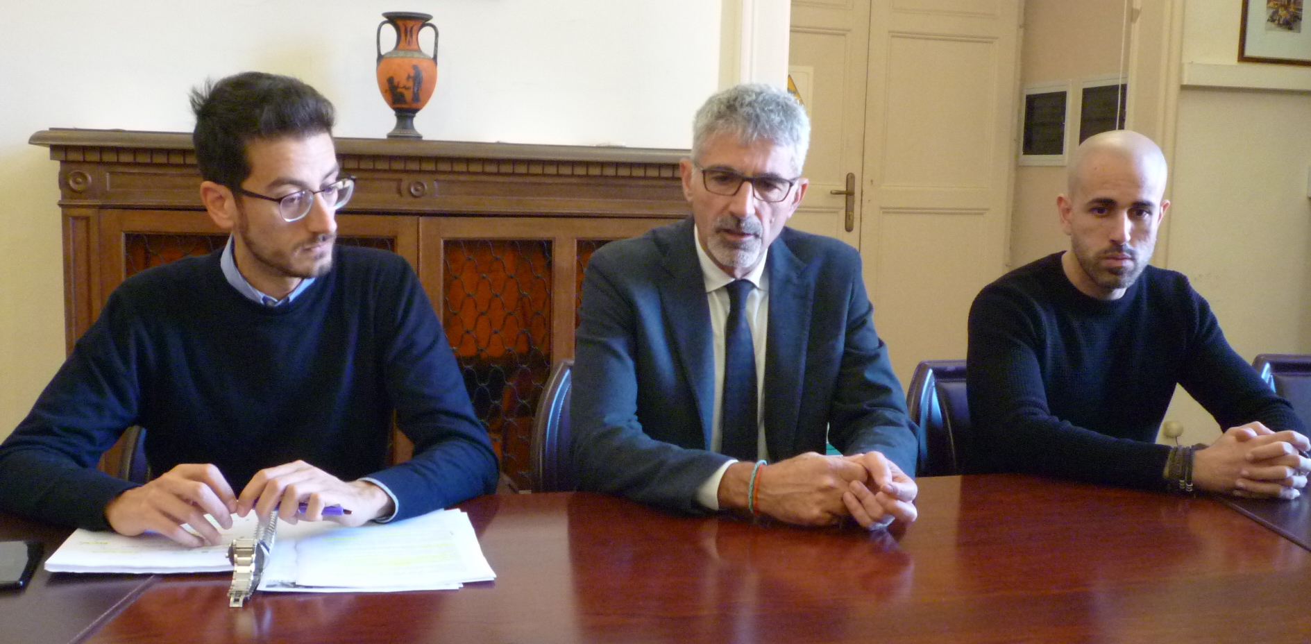 Al Comune presentati due nuovi collaboratori. Ma uno dei due non lavorerà gratis
