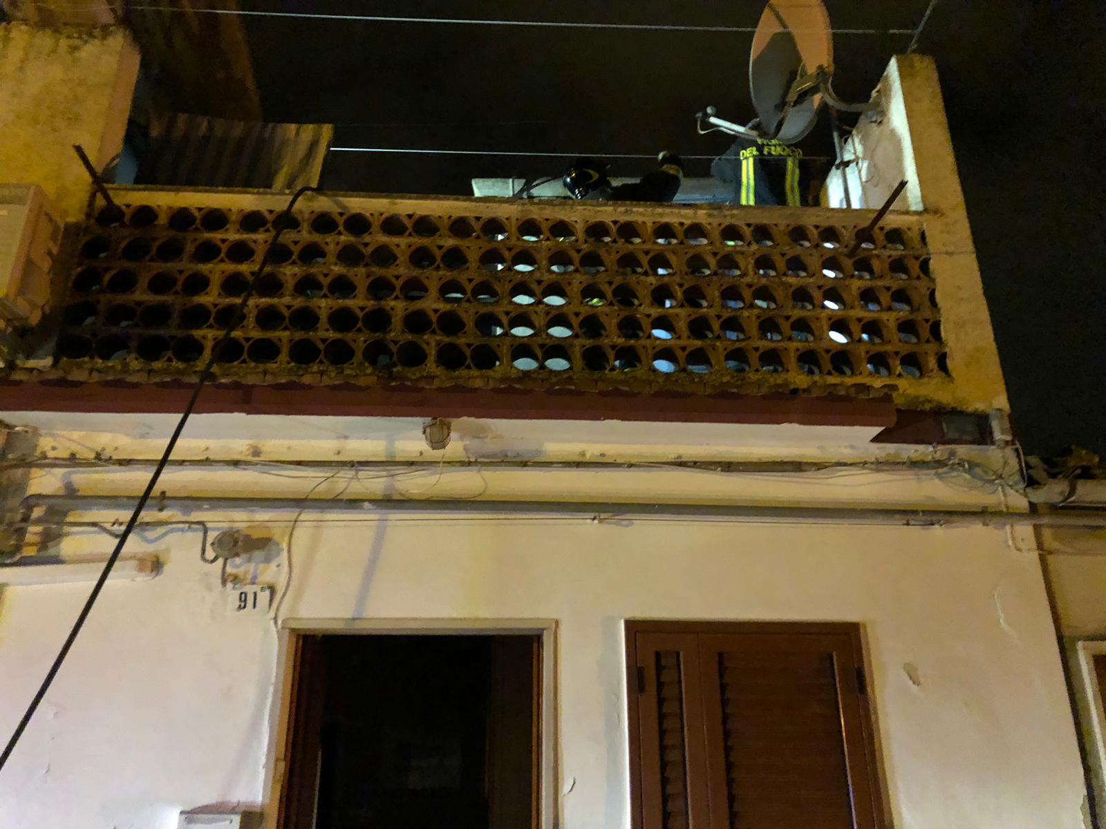 Incendio in un’abitazione di Corso Mazzini a Modica. Anziana di 88 anni all’ospedale