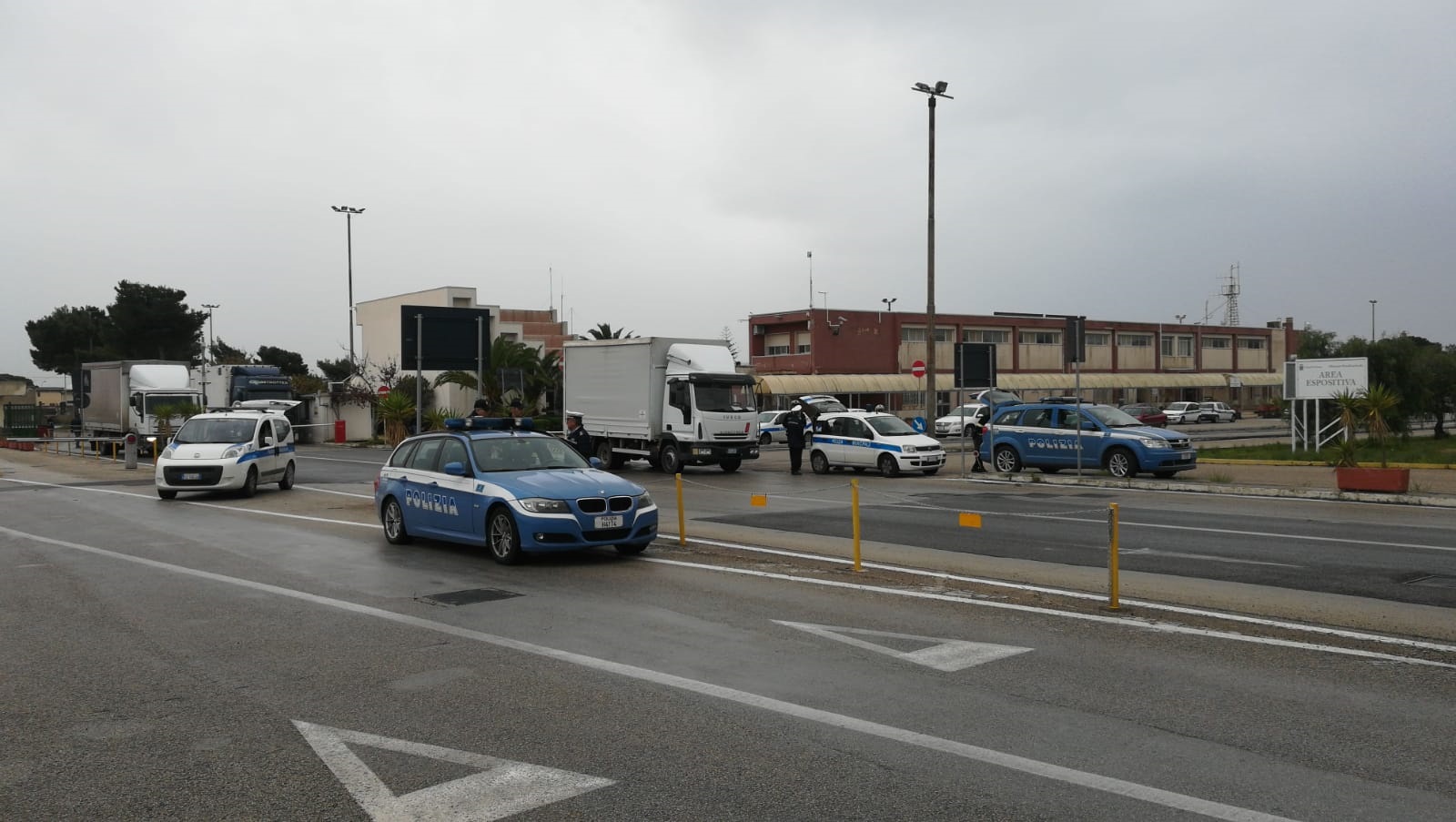 Controlli al mercato di Vittoria sui camion per le merci. Elevate 23 infrazioni
