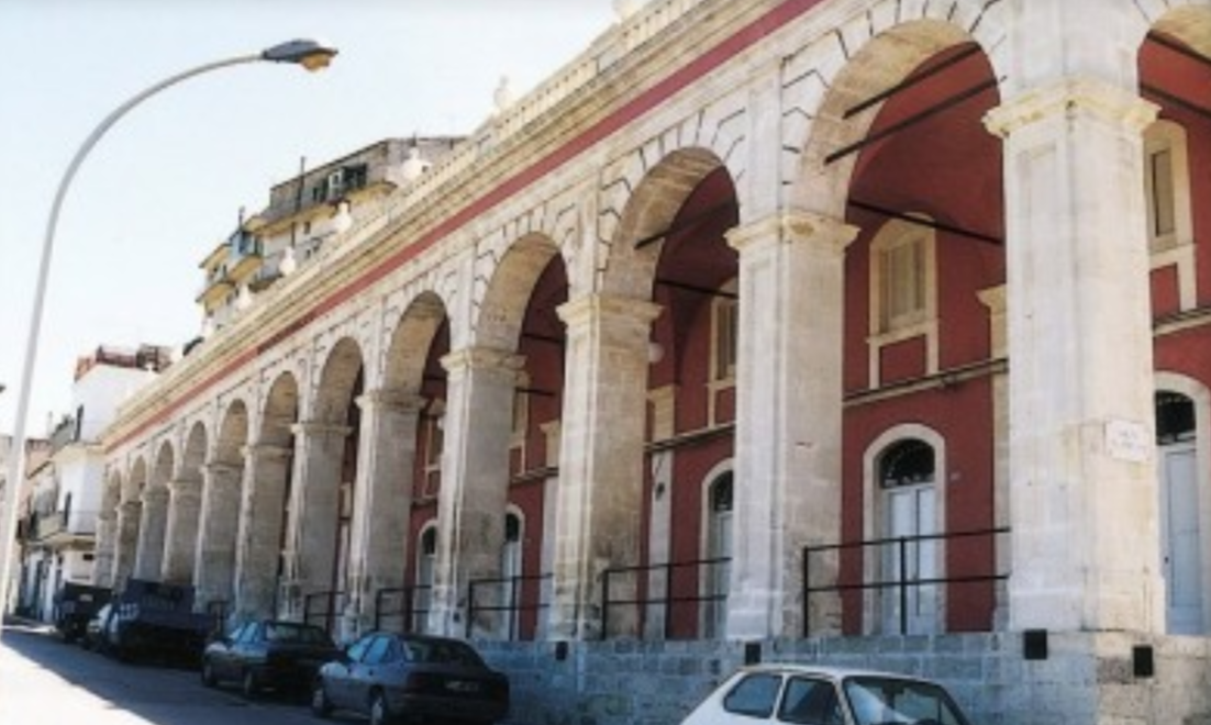 Il Comune affitta le botteghe di via del Mercato. Per il Natale