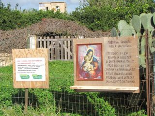 Un quadro della Madonna a Santa Maria del Focallo vigila al posto delle telecamere