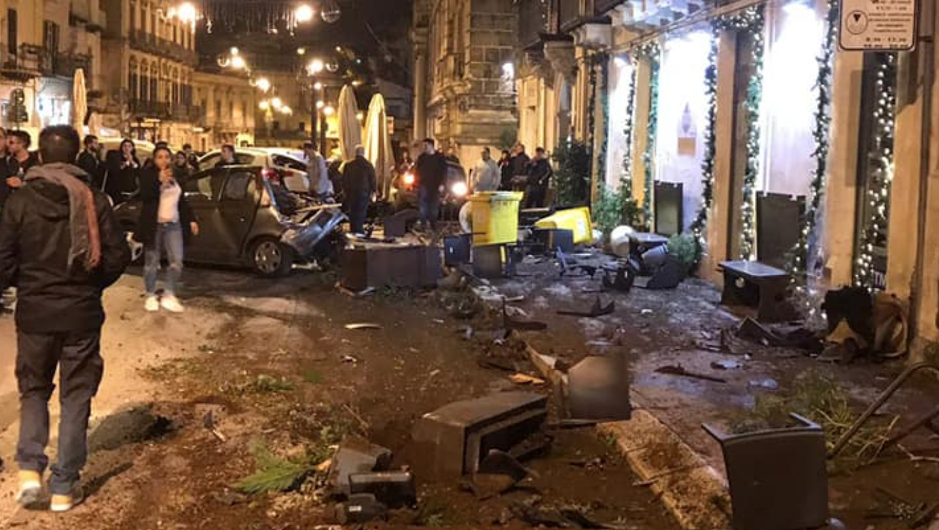 E’ stato un giovane di Scicli, sotto effetto dell’alcool, a causare l’incidente su corso Umberto. Evitata la strage solo per caso