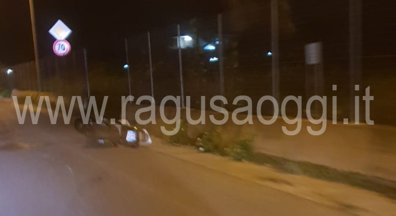 Grave incidente sulla Scicli-Donnalucata, coinvolte una moto e un’auto