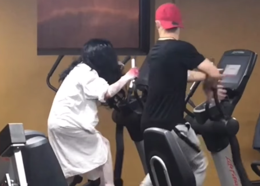 Un raccapricciante e terrificante Halloween in palestra. VIDEO