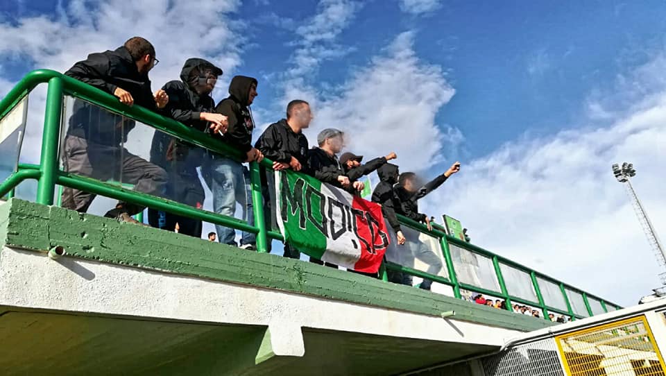 Tifosi del Modica aggrediti nello stadio di Siracusa da incappucciati e con bastoni. Il sindaco Abbate chiede spiegazioni al prefetto