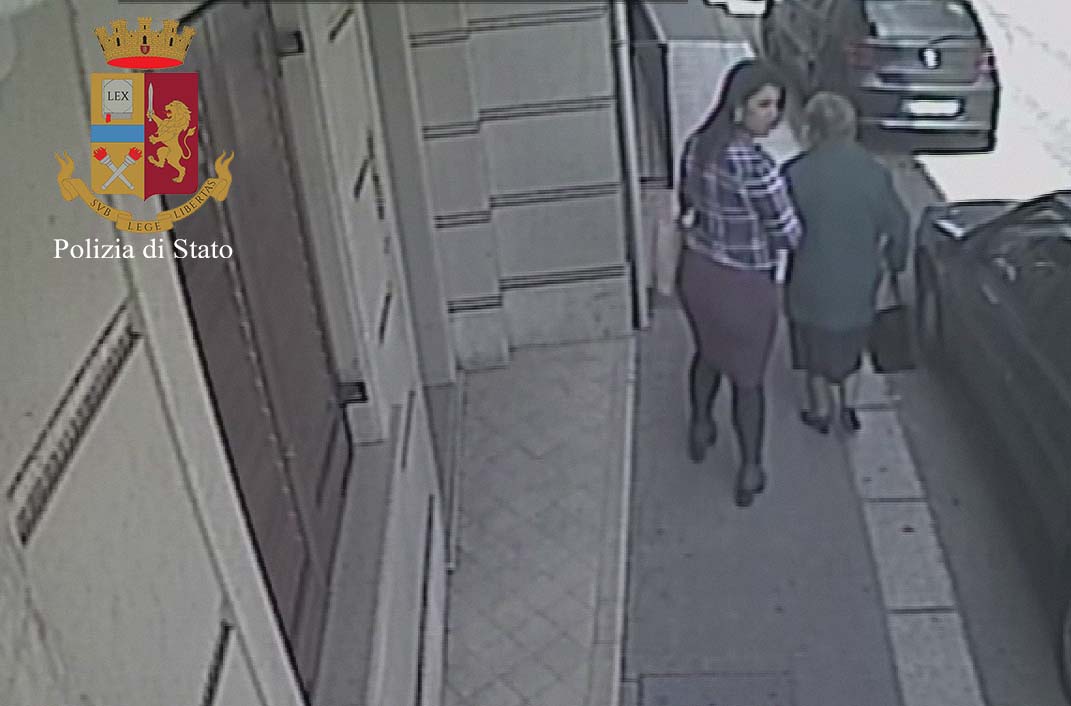 Arrestate dalla polizia a Ragusa due siracusane che derubavano anziane donne nelle loro abitazioni. Per entrare si fingevano medici