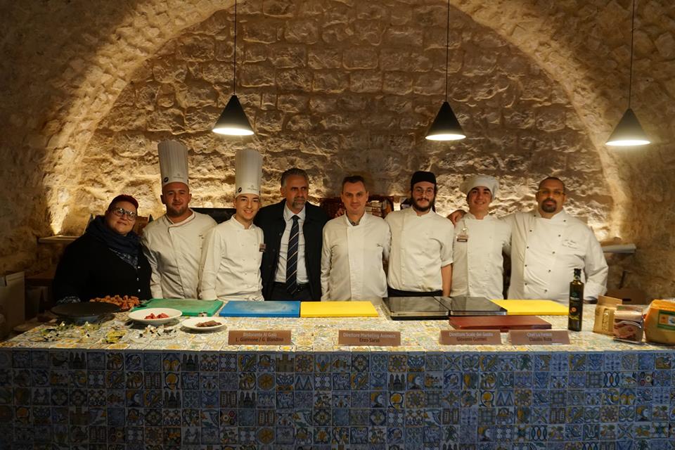 Si è svolto stamane lo Show Cooking organizzato da GAL Terra Barocca all’interno della manifestazione ChocoModica. FOTOGALLERY