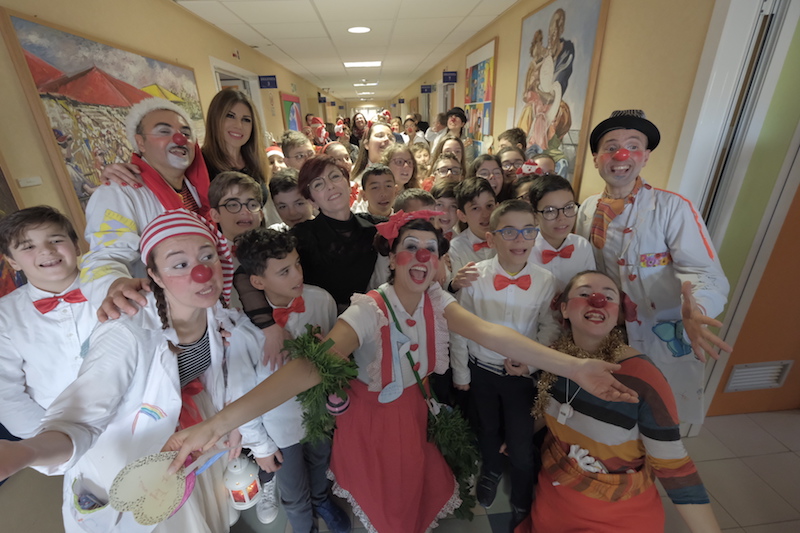 Energie positive invadono l’ospedale Maria Paternò Arezzo di Ragusa Ibla grazie ai clown dottori e agli studenti della Rogasi di Pozzallo